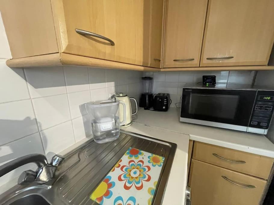 Private Apt Close To Train Station ลอนดอน ภายนอก รูปภาพ