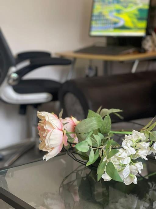 Private Apt Close To Train Station ลอนดอน ภายนอก รูปภาพ