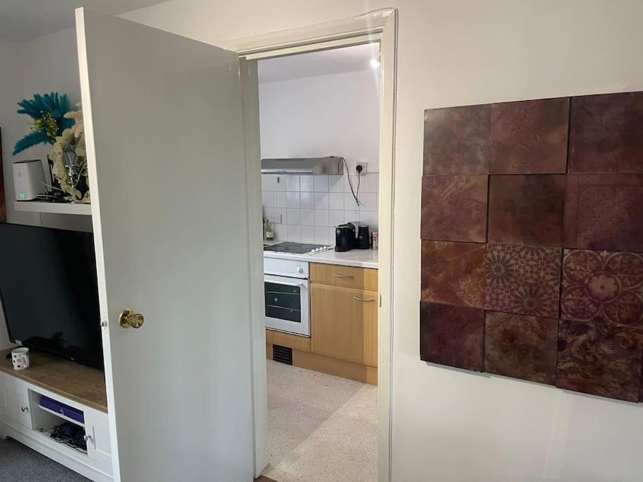 Private Apt Close To Train Station ลอนดอน ภายนอก รูปภาพ