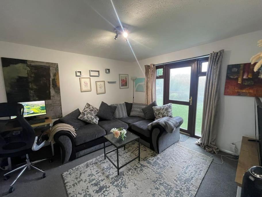 Private Apt Close To Train Station ลอนดอน ภายนอก รูปภาพ